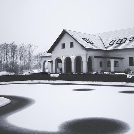 Deak Udvarhaz Hotel Kakucs Exterior photo