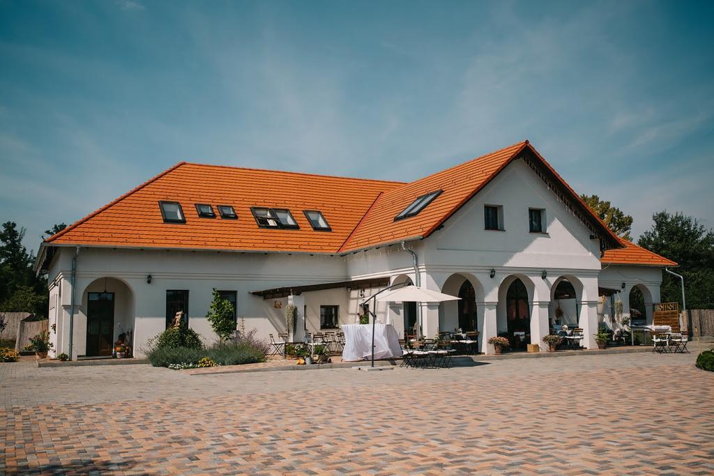 Deak Udvarhaz Hotel Kakucs Exterior photo