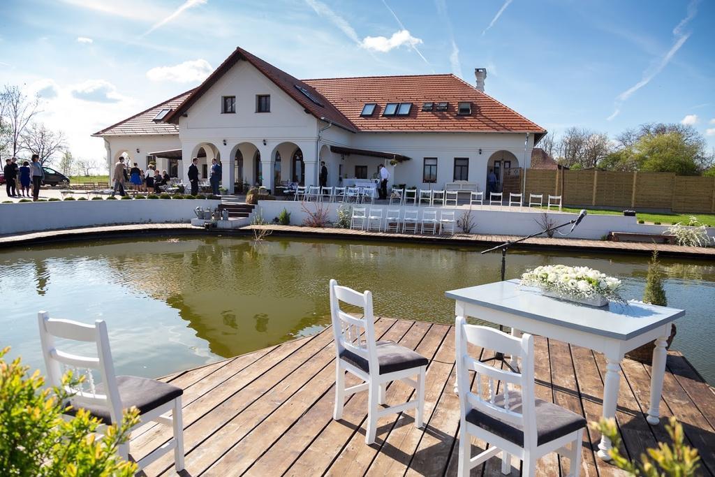 Deak Udvarhaz Hotel Kakucs Exterior photo